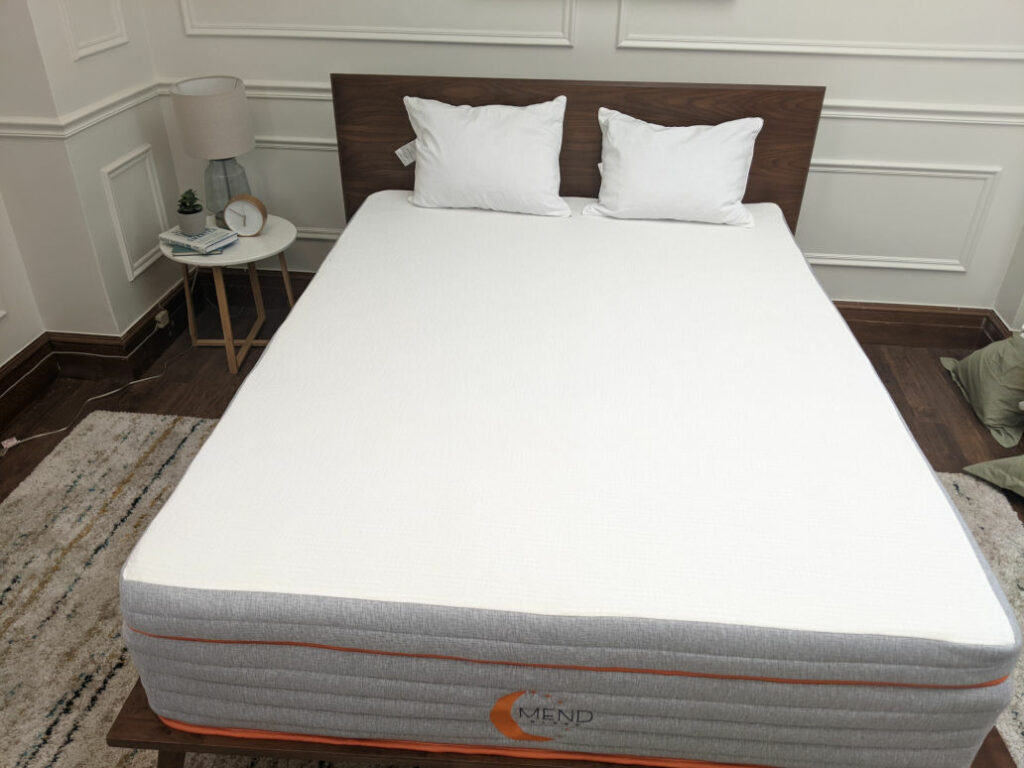 Mend mattress with free pillows